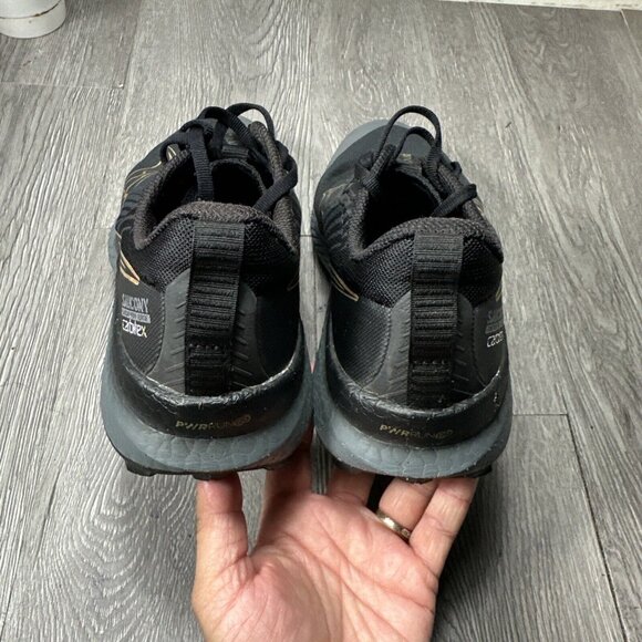 Athletic_Shoes